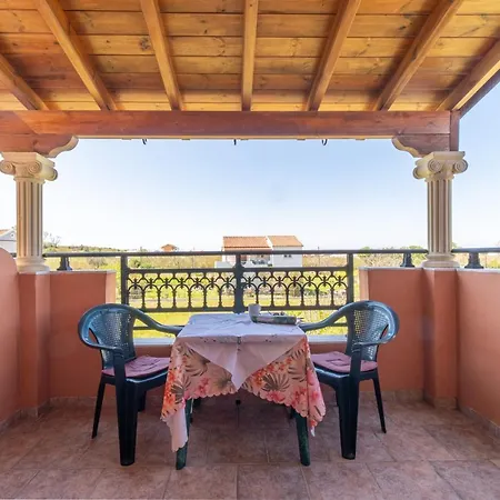 Апартаменты Giannis 6 *